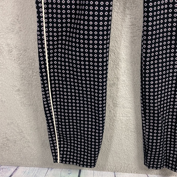 Old Navy Black w Design White Side Stripe Skinny Ankle Pants Size 4 - Picture 4 of 9